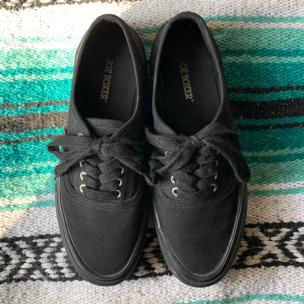 Joe Boxer Women’s Sneaker